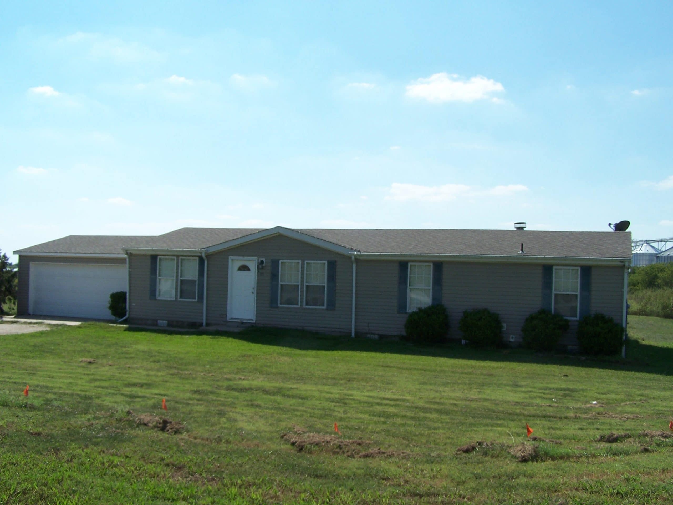 Single-story house with front yard and garage in Hillsboro, Texas.