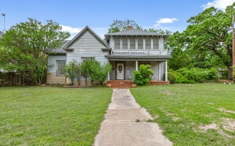 01 631 E Elm Copy 850x530 1 768x479