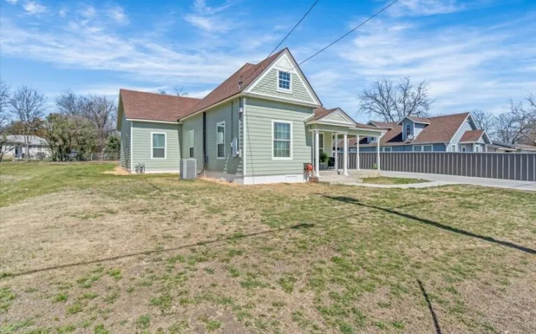 02 409 E Walnut 2 850x530 1 768x479