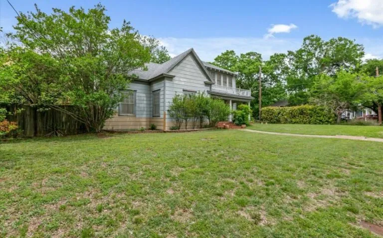 02 631 E Elm 30 Copy 850x530 1 768x479