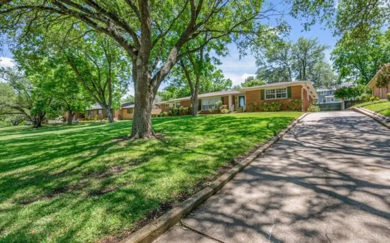 03 320 Carr St 31 850x530 1 768x479