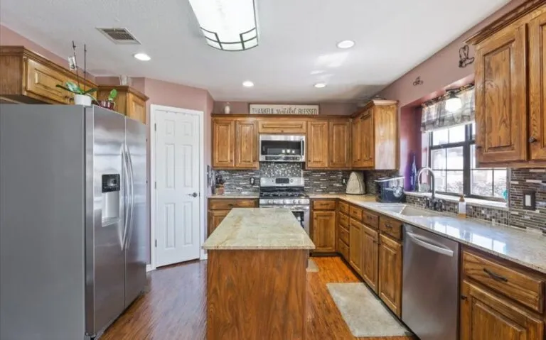 08 1624 HCR 2302 S 25 Copy 850x530 1 768x479