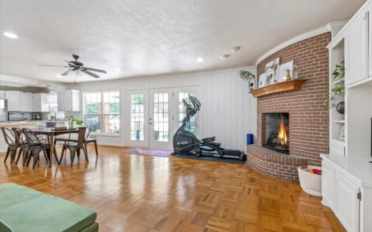 08 320 Carr St 7 850x530 1 768x479