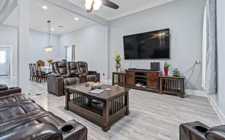 08 409 E Walnut 7 850x530 1 768x479