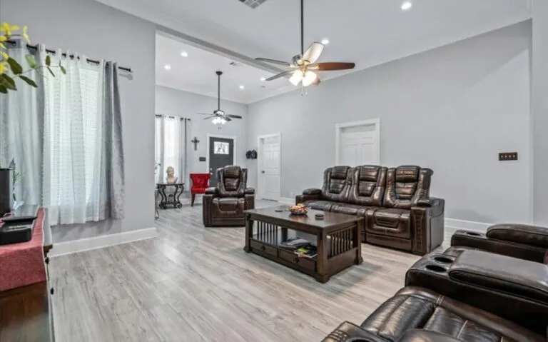 09 409 E Walnut 8 850x530 1 768x479