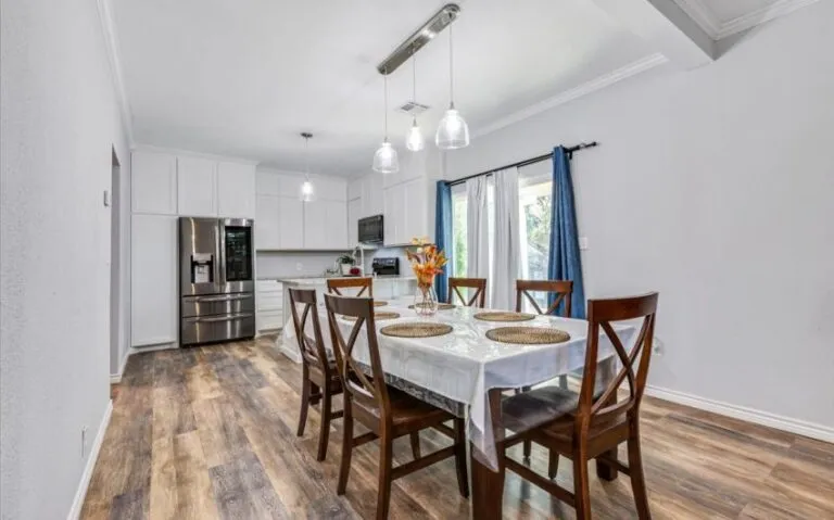 09 800 E Elm 10 850x530 1 768x479