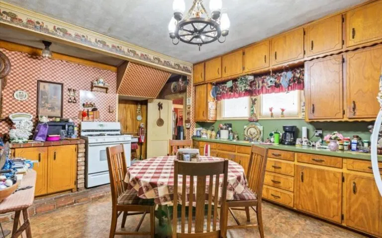 10 631 E Elm 10 Copy 850x530 1 768x479