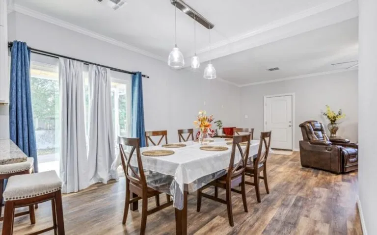 10 800 E Elm 11 850x530 1 768x479