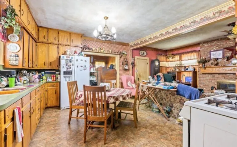 11 631 E Elm 9 Copy 850x530 1 768x479