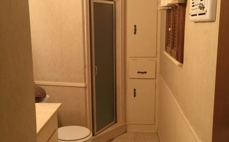 110 Mock Mast bath e1500329348603 850x530 1 768x479