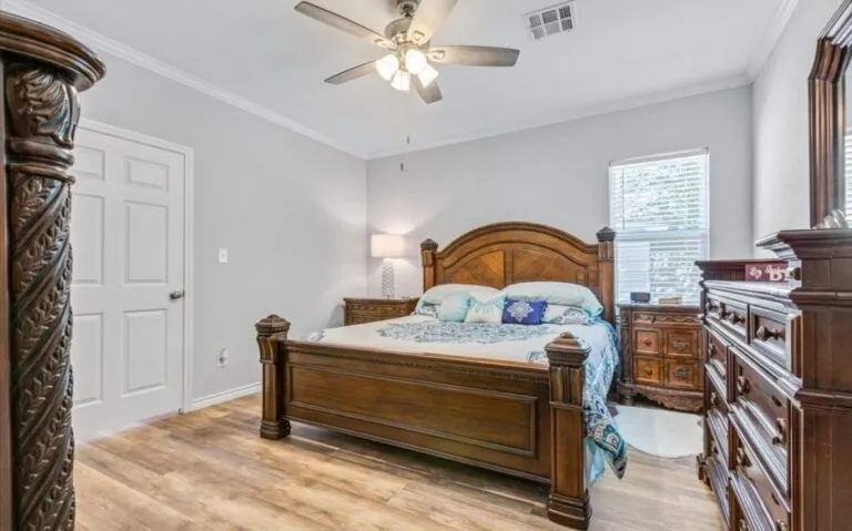 16 800 E Elm 19 850x530 1 768x479