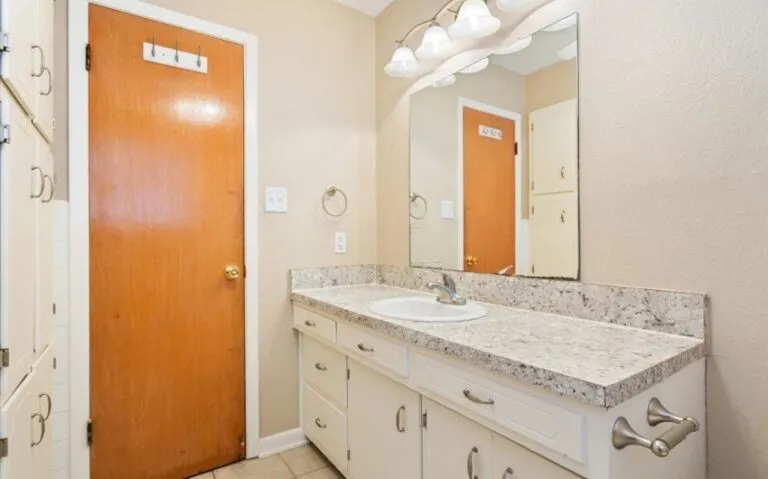 17 1016 E Franklin St 22 850x530 1 768x479