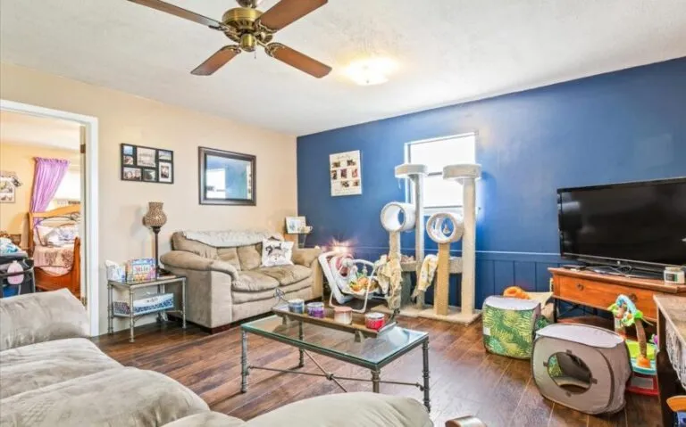 21 631 E Elm 24 850x530 1 768x479