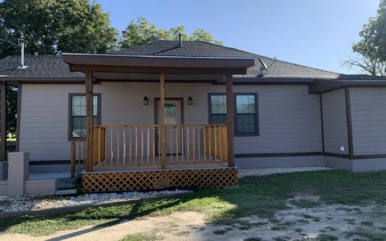 216 Brazos Side entry of house 850x530 1 768x479