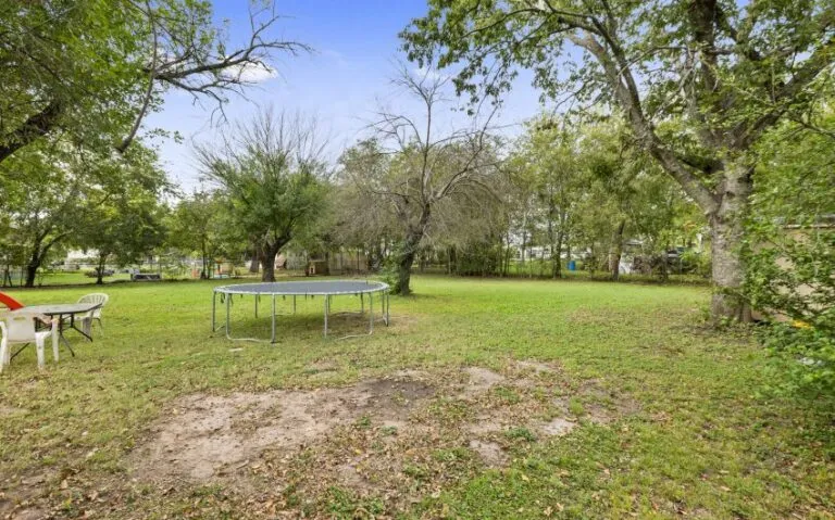 21 318 S Charles 16 mls 850x530 1 768x479