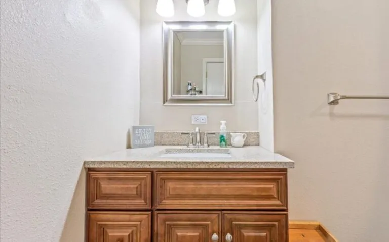 22 320 Carr St 15 850x530 1 768x479