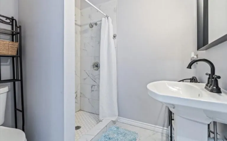 23 409 E Walnut 17 850x530 1 768x479