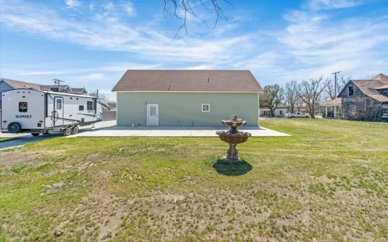 25 409 E Walnut 26 850x530 1 768x479