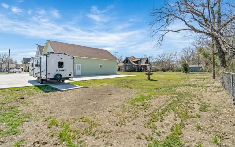 26 409 E Walnut 25 850x530 1 768x479