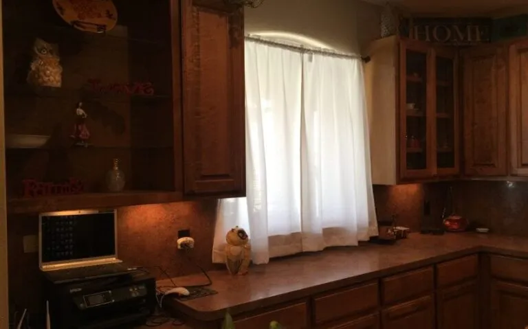 311 HCR 3110 N Kitchen photo with computer stuff 850x530 1 768x479