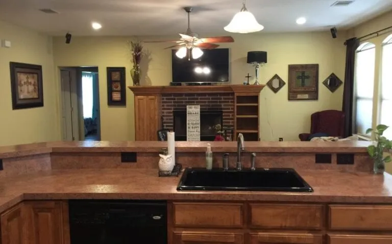 311 HCR 3110 N kitchen looking into living room 850x530 1 768x479