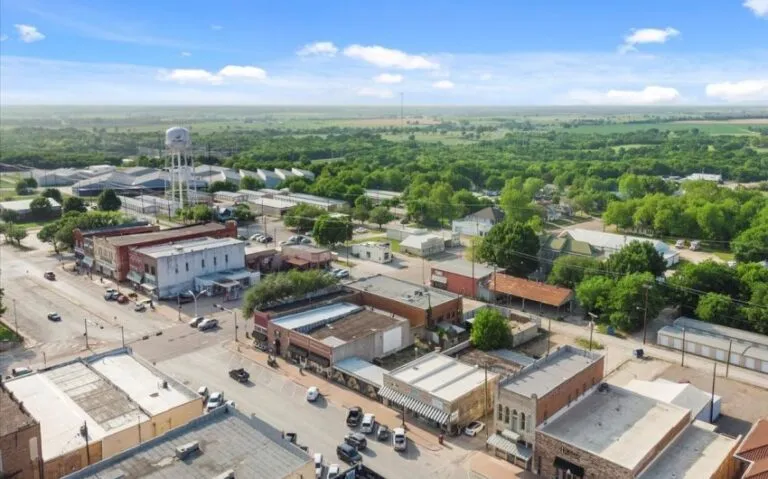 34 115 E Franklin Drone 7 850x530 1 768x479